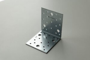 Montavimo kampas 105 × 105 × 90 × 2,5